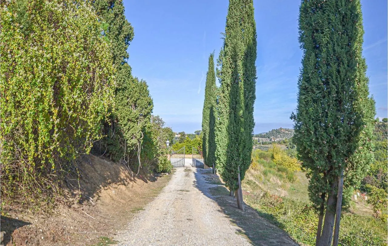 2 Bedroom Pet Friendly Apartment In Castelmuzio Italy